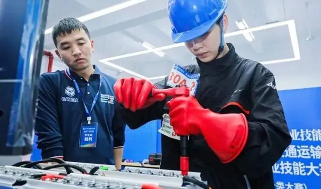 人才缺口超百萬(wàn)！新能源汽修引熱議：車(chē)企大佬在線(xiàn)指南